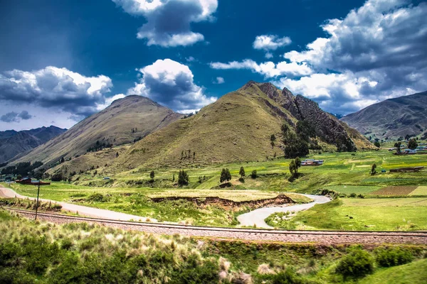 秘鲁普诺和科斯科之间公路上美丽的风景 — 图库照片