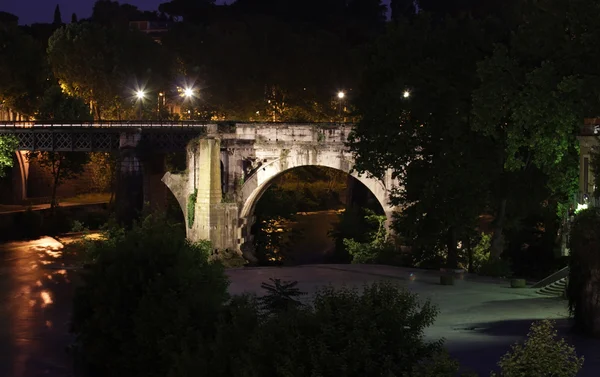 Ponte rotto ρωμαϊκή γέφυρα στη Ρώμη — Φωτογραφία Αρχείου