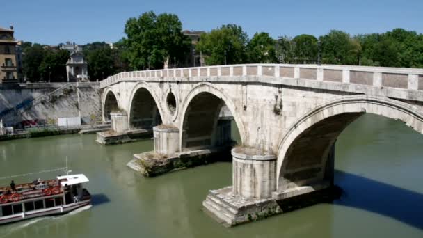 Řeku Tiberu Ponte Sisto — Stock video