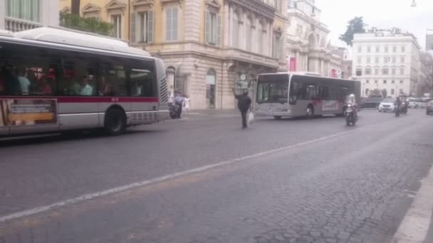 Fanático Religioso Caminhando Meio Rua Nazionale Roma Itália — Vídeo de Stock