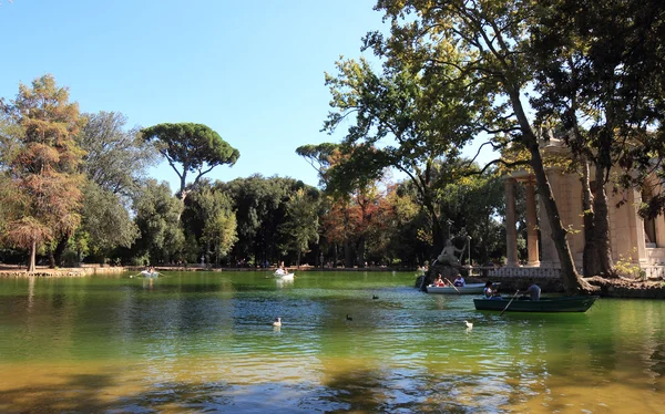 Boat lake in Rome — Stock Photo, Image