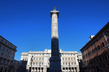 Piazza Colonna, Roma Roma zafer anıtı