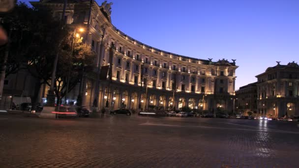 Piazza Della Repubblica por la noche en Roma — Vídeos de Stock