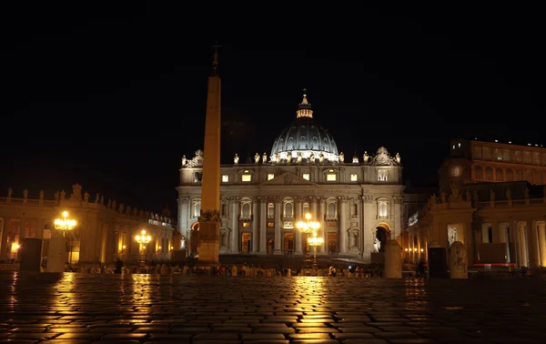 Saint peter Bazilikası, gece — Stok fotoğraf