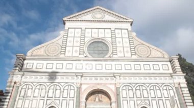 Santa Maria Novella Kilisesi cephe