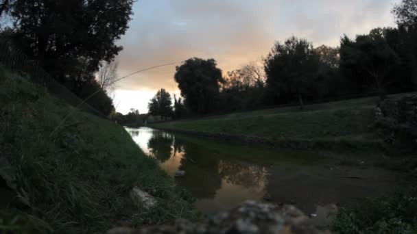 Abenddämmerung im öffentlichen Park der Villa doria pamphili — Stockvideo