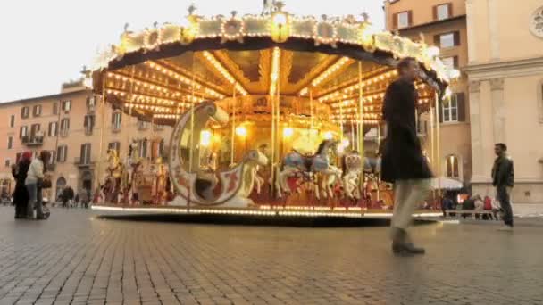 Карусель на площади Пьяцца Навона — стоковое видео