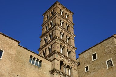 Romanesk çan kulesi