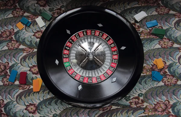 Turning roulette wheel — 图库照片