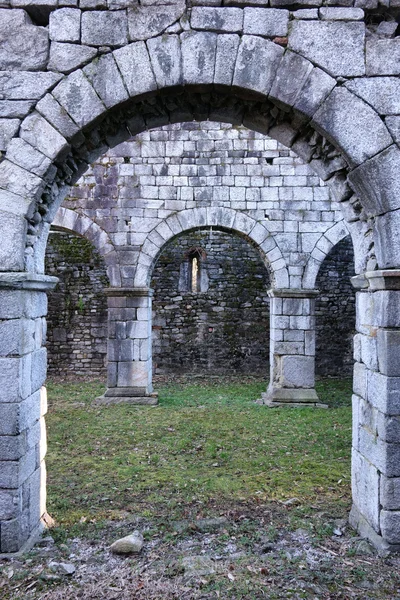 Stone arch ingången — Stockfoto
