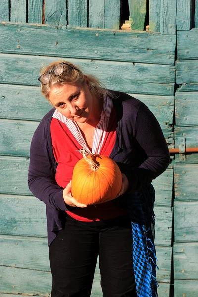 Woman with a big pumpkin — Stock Photo, Image