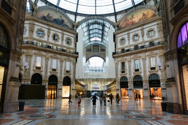 Milano 'daki Vittorio Emanuele Galerisi