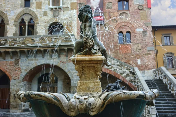 Bacchino-Brunnen in prato — Stockfoto