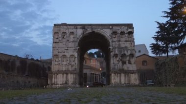 Zaman atlamalı Janus Arch