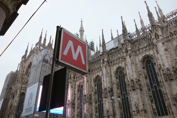 Señal de metro en Milán —  Fotos de Stock