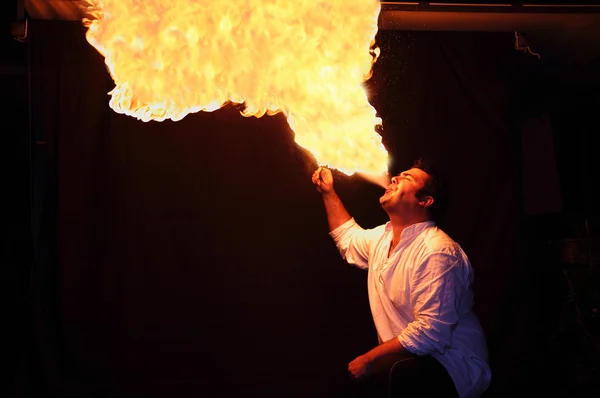 Fire-eater flame — Stock Photo, Image