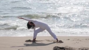 Yoga yaparken Olgun kadın