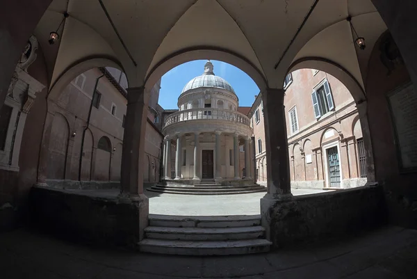 Seen through the gate to Bramante Temple — Stock Photo, Image