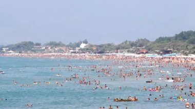 Sperlonga plaj kalabalık