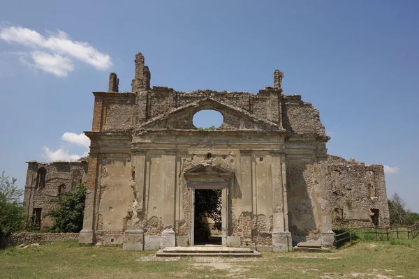 Кинутих церкви в Monterano — стокове фото