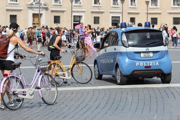 Italiensk polis vid Vatikanen — Stockfoto