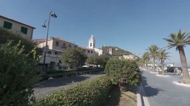 NOLI, ITALY - 10 Ekim 2025: Ursino Dağı 'na doğru deniz kenarı gezisi