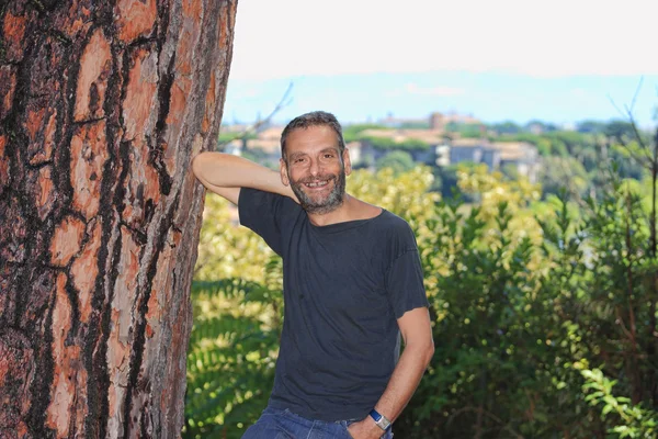 Felice uomo maturo casuale — Foto Stock