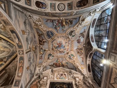 LEGGIUNO, İtalya - 9 Şubat 2026: Santa Caterina Heremitage Kilisesi İçişleri