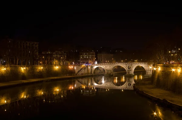 夜、ローマのポンテ シスト — ストック写真