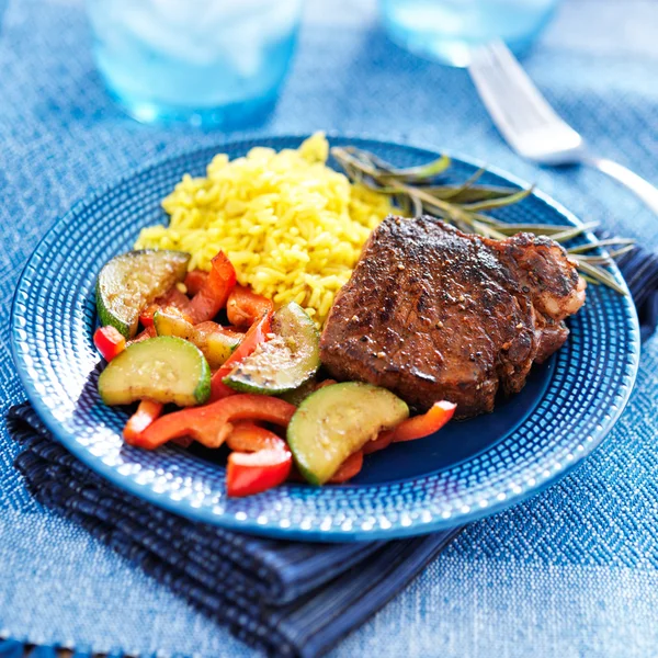 Steak with vegetables — Stock Photo, Image