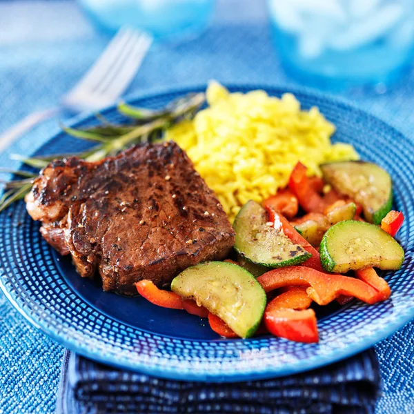 Steak with vegetables — Stock Photo, Image