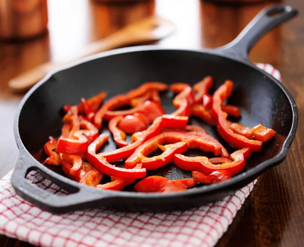 Fried red bell peppers — Stock Photo, Image