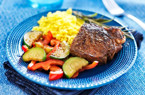 Steak with vegetables — Stock Photo, Image