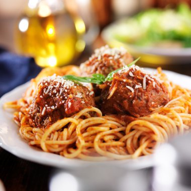 Spagetti ve köfte.