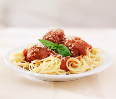 Spagetti ve köfte.