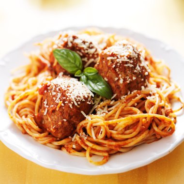 Spagetti ve köfte.