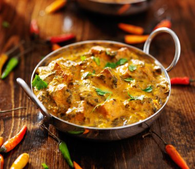 Saag paneer köri çanak