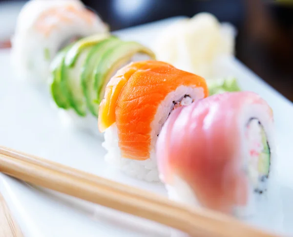 Salmon and tuna sushi — Stock Photo, Image