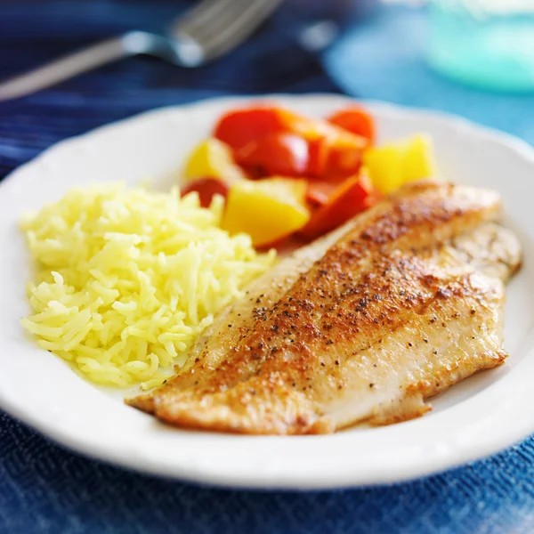 Pan fried tilapia — Stock Photo, Image