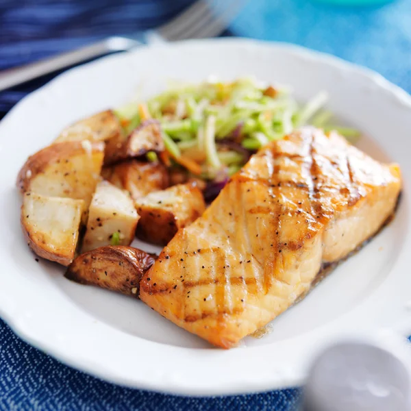 Salmón a la parrilla — Foto de Stock