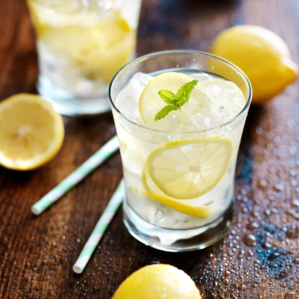 Zwei Gläser Limonade — Stockfoto