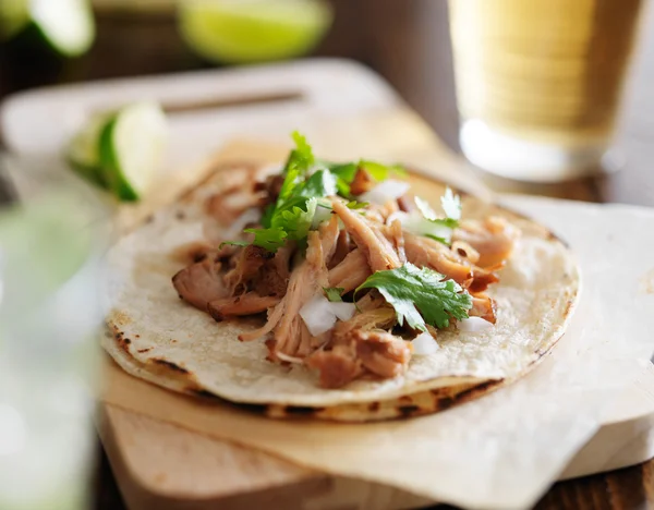 Taco messicano con carnitas — Foto Stock