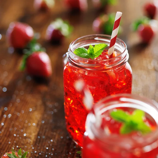Röd jordgubbe cocktail — Stockfoto