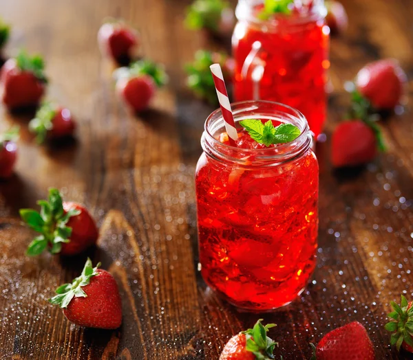Röd jordgubbe cocktail — Stockfoto