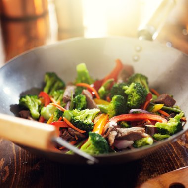 Asya wok sığır eti ve sebze stir fry ile