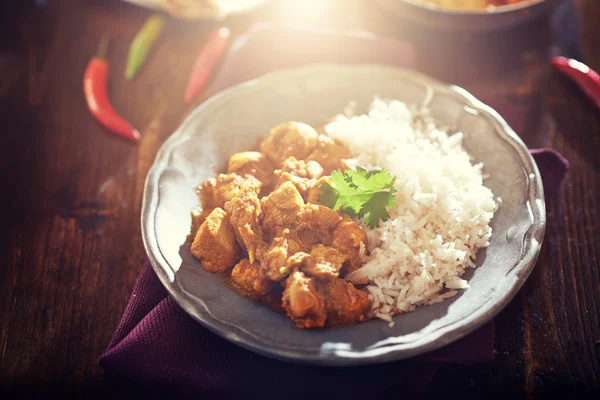 Masło indyjski kurczak curry z ryżem basmati — Zdjęcie stockowe