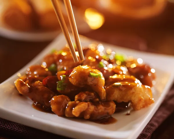 Chinese food general tso's chicken with chopsticks — Stock Photo, Image