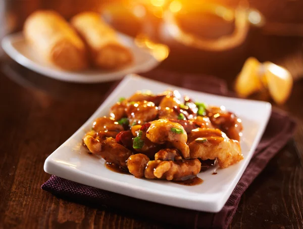 Pollo con biscotto della fortuna e involtini primavera — Foto Stock