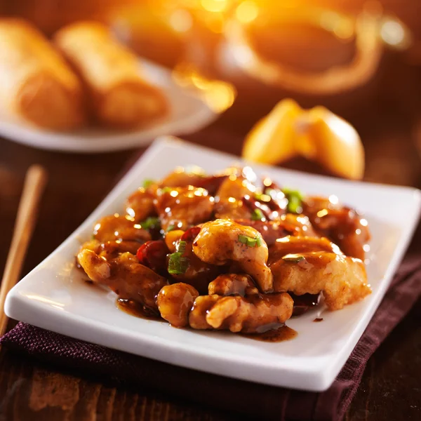 Tso's chicken with fortune cookie and egg rolls — Stock Photo, Image