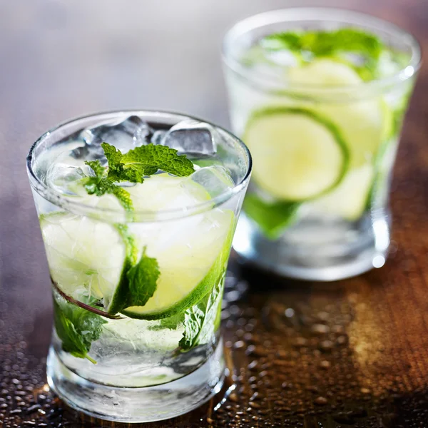 Two ice cold fresh mojito cocktails — Stock Photo, Image